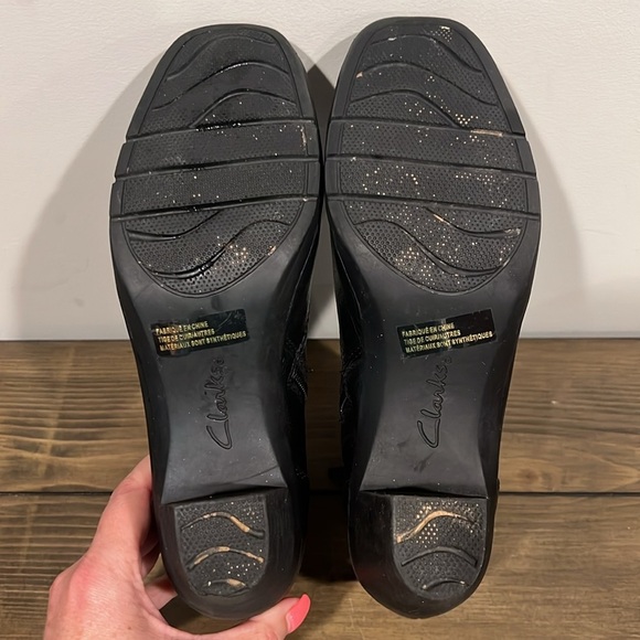 Clark’s black leather 2.5” heeled booties size 9M - Picture 8 of 10